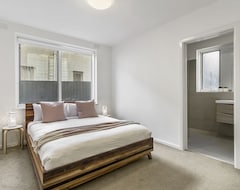 Toàn bộ căn nhà/căn hộ Spacious Apartment Within Minutes Of Acland Street (Melbourne, Úc)