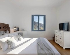 Tüm Ev/Apart Daire Elegant Andros Retreat | 6-bedroom Villa | Breathtaking Sea Views | Villa Stenies Megalo (Andros - Chora, Yunanistan)