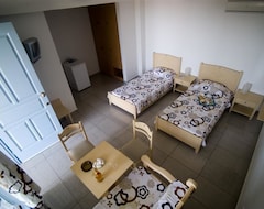 Khách sạn Aiolos Hotel Andros (Menites, Hy Lạp)