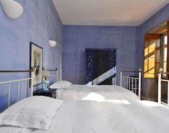 Cijela kuća/apartman Charming Villa With 4 Separate Bedrooms For 8 People With Swimmingpool (Orbacém, Portugal)