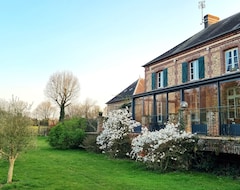 Koko talo/asunto Superb Family Property (Villers-en-Ouche, Ranska)