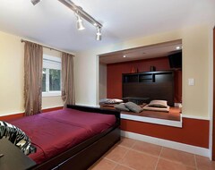 Hotel Commercial Drive Accommodations (Vancouver, Canada)