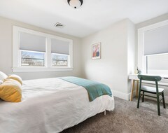 Toàn bộ căn nhà/căn hộ Charming 3 Bedroom W/ Primary Suite (Zelienople, Hoa Kỳ)
