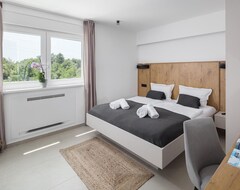Toàn bộ căn nhà/căn hộ 4 Bedroom Accommodation In Nova Vas (Bloke, Slovenia)