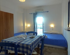 Hotel Helios Studios & Apartments (Makri Gialos, Greece)