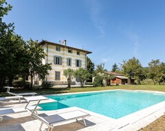 Toàn bộ căn nhà/căn hộ Holiday House With Private Pool For 11 Persons (Scarperia, Ý)