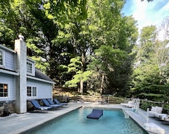 Toàn bộ căn nhà/căn hộ Expansive, Five Bedroom House With Pool. Ideal For Multiple Family Travel (Washington, Hoa Kỳ)