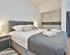 Cijela kuća/apartman 5 Bedroom Accommodation In Desni Stefanki (Lasinja, Hrvatska)