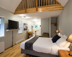 Hotel Reef Point Cottages (Ucluelet, Canada)