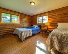 Toàn bộ căn nhà/căn hộ The Lincoln Log Cabin, Lake Geneva 10 Mins Away (Elkhorn, Hoa Kỳ)
