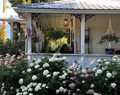 Koko talo/asunto An Outdoor Adventure Or A Quiet Retreat? The Swan House Is Perfect For Both. (Slocan, Kanada)