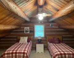 Entire House / Apartment Charming Log Cabin On Beautiful Lake Butterfield (Fifty Lakes, USA)