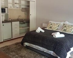 Hotel A Queenslin Guesthouse (Paarl, South Africa)