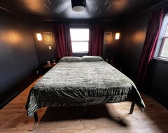 Toàn bộ căn nhà/căn hộ Chestnut Charmer 3-bedroom Experience (Norway, Hoa Kỳ)