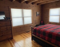 Toàn bộ căn nhà/căn hộ Beautiful Secluded Log Cabin Overlooking Lake Cumberland Sleeps 12 (Russell Springs, Hoa Kỳ)
