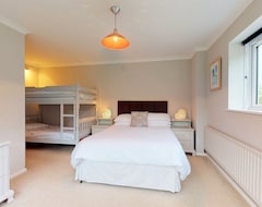 Koko talo/asunto 4 Gold Ground Floor Apartment In Swanage Own Private Indoor Pool + Snooker Room (Swanage, Iso-Britannia)