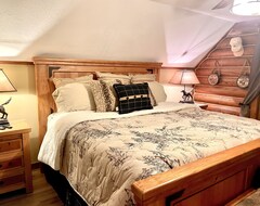 Tüm Ev/Apart Daire Exclusive Eden 5 Acre Cabin! Riverfront! Sauna! (Eden, ABD)