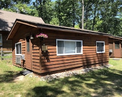 Entire House / Apartment Cabin 2 At The Lake Cabin Resort (Fife Lake, USA)