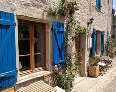 Toàn bộ căn nhà/căn hộ A Charming Country House With Modern Amenities. (Puycelsi, Pháp)