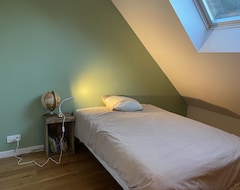 Bed & Breakfast Chambre Bananier: Maison Arboree Face A La Riviere (Saint-Fiacre-sur-Maine, Pháp)
