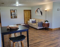 Entire House / Apartment Comfort Next To The Pool (Somerset, USA)