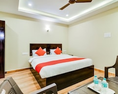 Khách sạn Capital O 28216 Raajas Grand (Tirupati, Ấn Độ)
