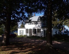 Toàn bộ căn nhà/căn hộ Beautifully Restored Farmhouse On Lake Champlain (Grand Isle, Hoa Kỳ)