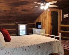 Toàn bộ căn nhà/căn hộ Rustic Retreat, A Pre Civil War Log Cabin. (Lucas, Hoa Kỳ)