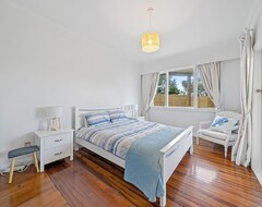 Hotel Kapiti Getaway - Paraparaumu Beach Rental (Paraparaumu, New Zealand)