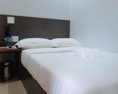 Khách sạn Reddoorz@lazarian Hotel And Resort Cagayan Valley (Claveria, Philippines)