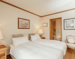 Luxurious Serviced Flat In Top 5 Star Park Hotel (Saanen, Switzerland)