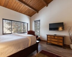 Toàn bộ căn nhà/căn hộ Columbine Pad- A Few Steps To Ski Lifts/ Main St! - Two Bedroom Aparthotel, Sleeps 6 (Columbine Valley, Hoa Kỳ)