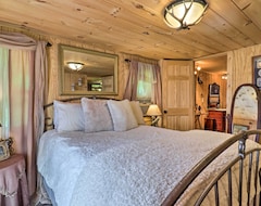 Casa/apartamento entero New! Mtn-view Warne Cabin: Hot Tub, Wine Cabinet! (Brasstown, EE. UU.)