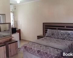 Bed & Breakfast Ngisaphila Guesthouse (Swartklip, Sydafrika)