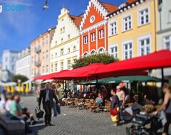 Koko talo/asunto Hochwertige Ferienwohnung Direkt Am Wasser Mit Balkon (Greifswald, Saksa)