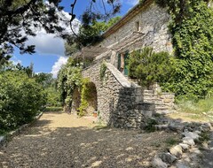 Toàn bộ căn nhà/căn hộ Character Stone Farmhouse With Pool (Saint-André-de-Roquepertuis, Pháp)