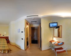 Hotel Savoia (Lignano Pineta, Italy)