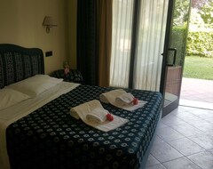 Khách sạn Yachting Hotel Mistral (Sirmione, Ý)