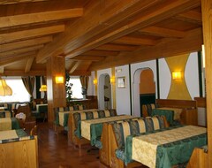 Khách sạn Hotel Dal Bon (Andalo, Ý)