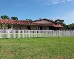 Entire House / Apartment Farm, Ideal For Childrens Party And Meeting Between Friends. (Moji-Mirim, Brazil)