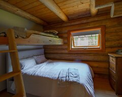 Cijela kuća/apartman Beautiful Lakefront Log Cabin Retreat (Barrière, Kanada)