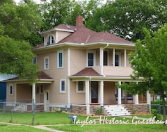 Entire House / Apartment Taylor Historic Guesthouse - Cottonwood Falls: Escape To A Piece Of History ! (Cottonwood Falls, USA)