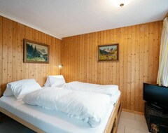 Cijela kuća/apartman Nice Apartment For 4 Guests With Wifi, Tv, Balcony And Parking (Amden, Švicarska)