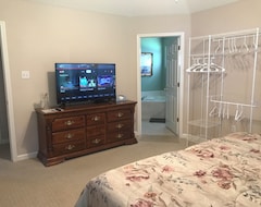 Cijela kuća/apartman Spacious 3-bedroom Home: Your Private Retreat Master Suite W/king Bed & Jacuzzi (Oakland, Sjedinjene Američke Države)