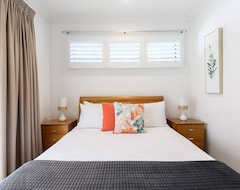 Khách sạn Island Views | Luxury Beachfront Apartments (Palm Cove, Úc)