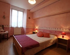 Koko talo/asunto Gite Mortain, 4 Bedrooms, 8 Persons (Mortain, Ranska)
