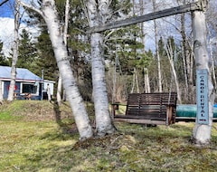 Entire House / Apartment Private Cabin Nestled In The Mountains On A 300 Acre Lake. (Saint-Francois-de-la-Rivière-Sud, Canada)