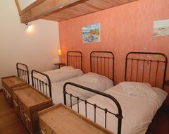 Hotel 6 Bedroom Accommodation In Arles (Arles, France)