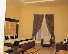Koko talo/asunto Morzi  & Suites (Benin-City, Nigeria)