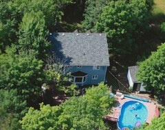 Toàn bộ căn nhà/căn hộ Lakeview Cottage In The Forest With Private Swimming Pool (Bobcaygeon, Canada)